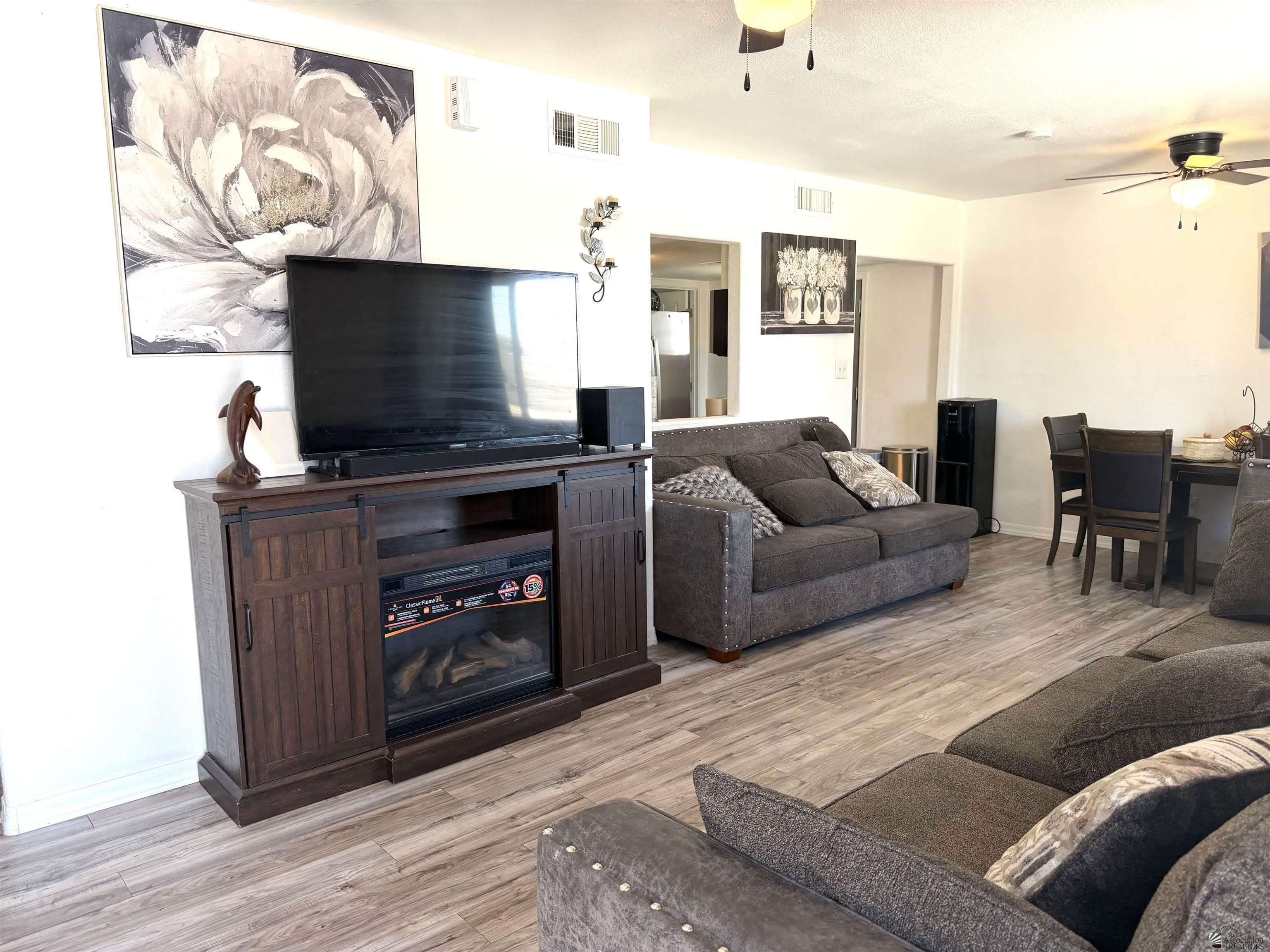 1425 S 9 AVE – photo 2