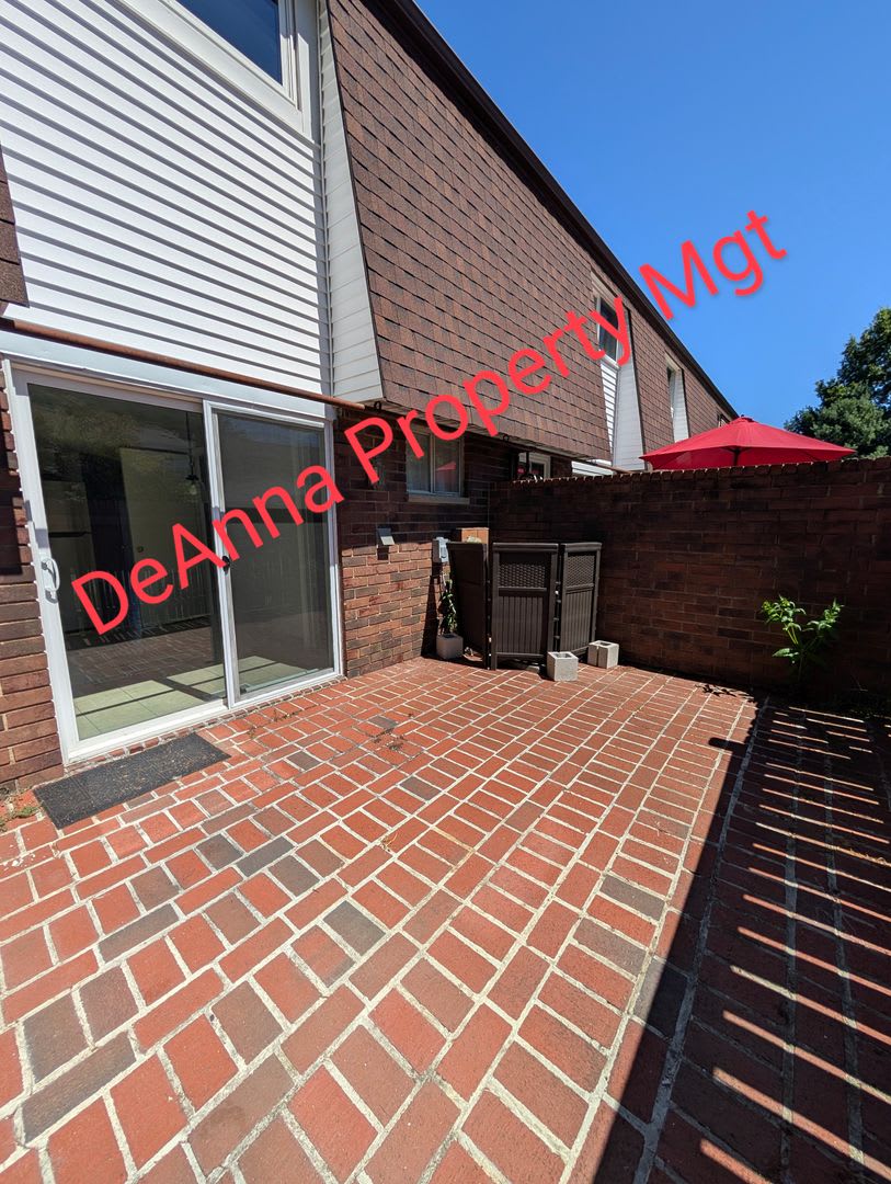 Avon -Townhouse 2 bedrooms 1.5 Baths – photo 2