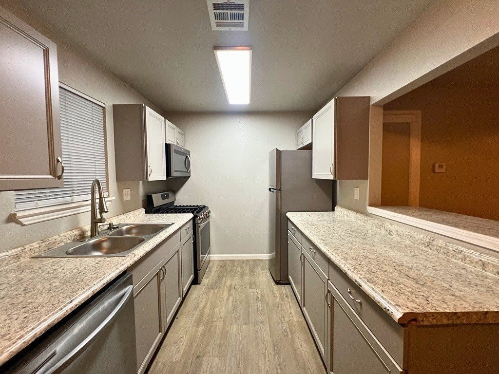 1808 NW Taft Avenue – photo 5
