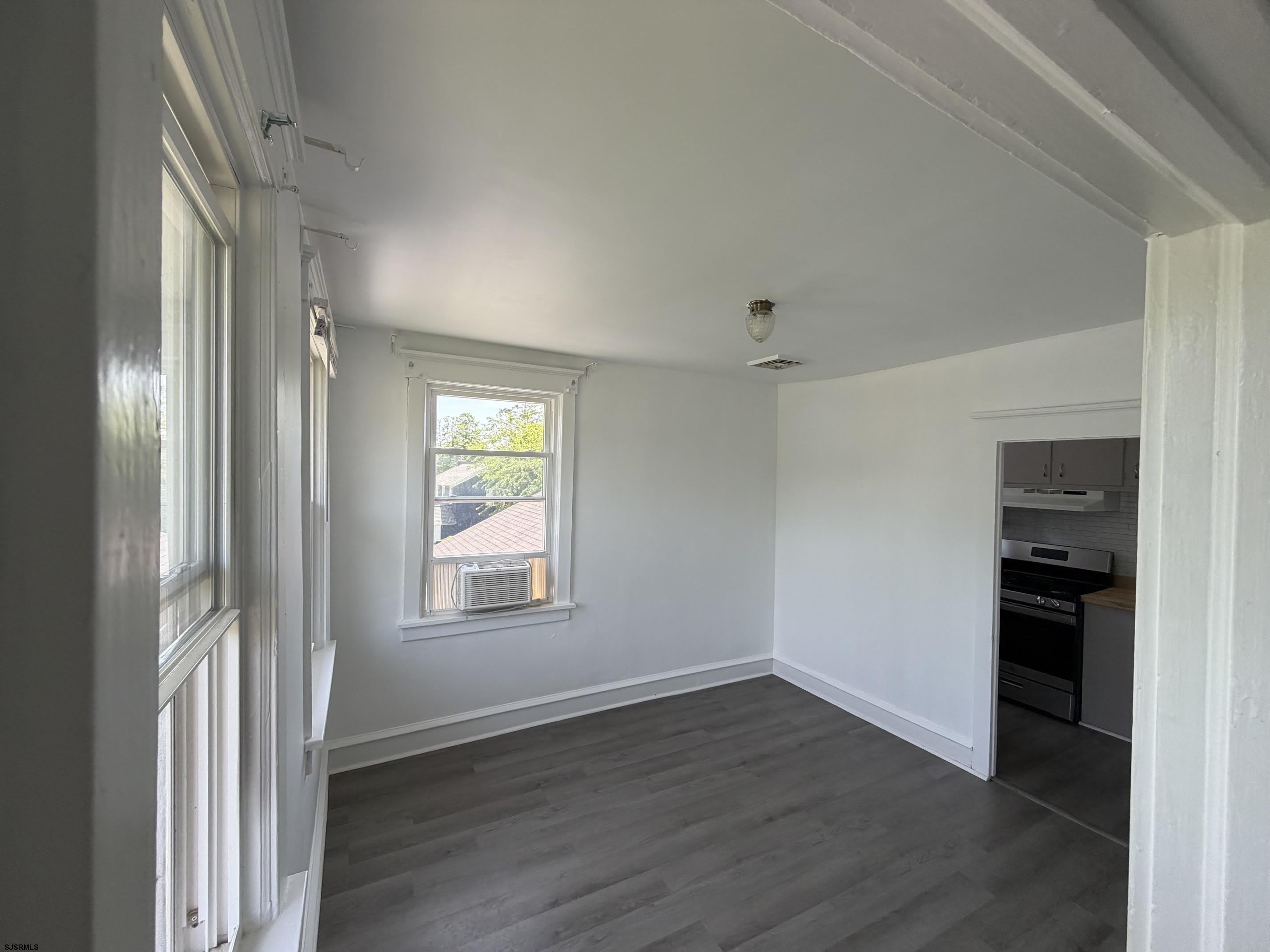 1052 Shore Road – photo 3