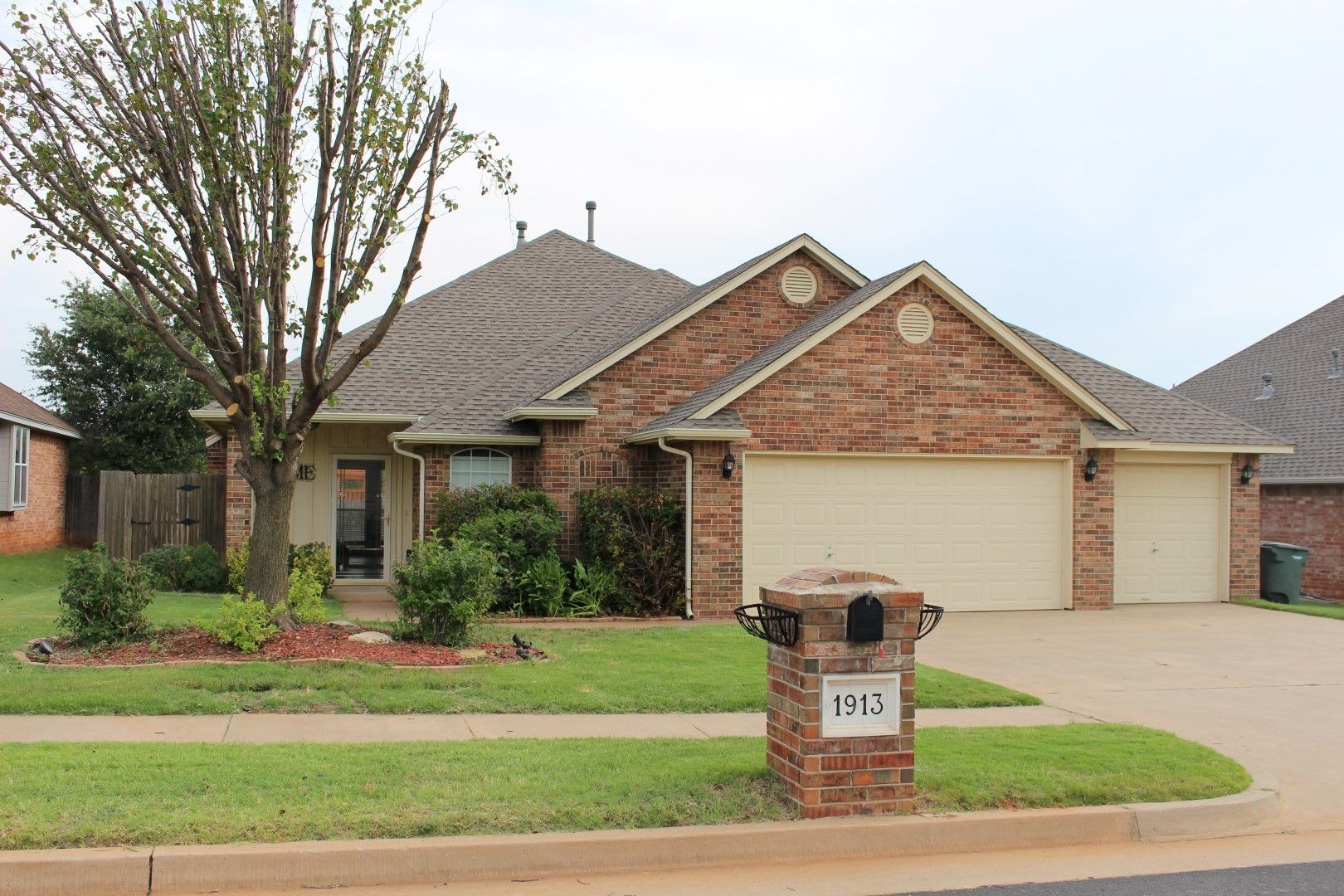 Charming 3 Bed, 2 Bath Home in Edmond with Gated Neighborhood – photo 1