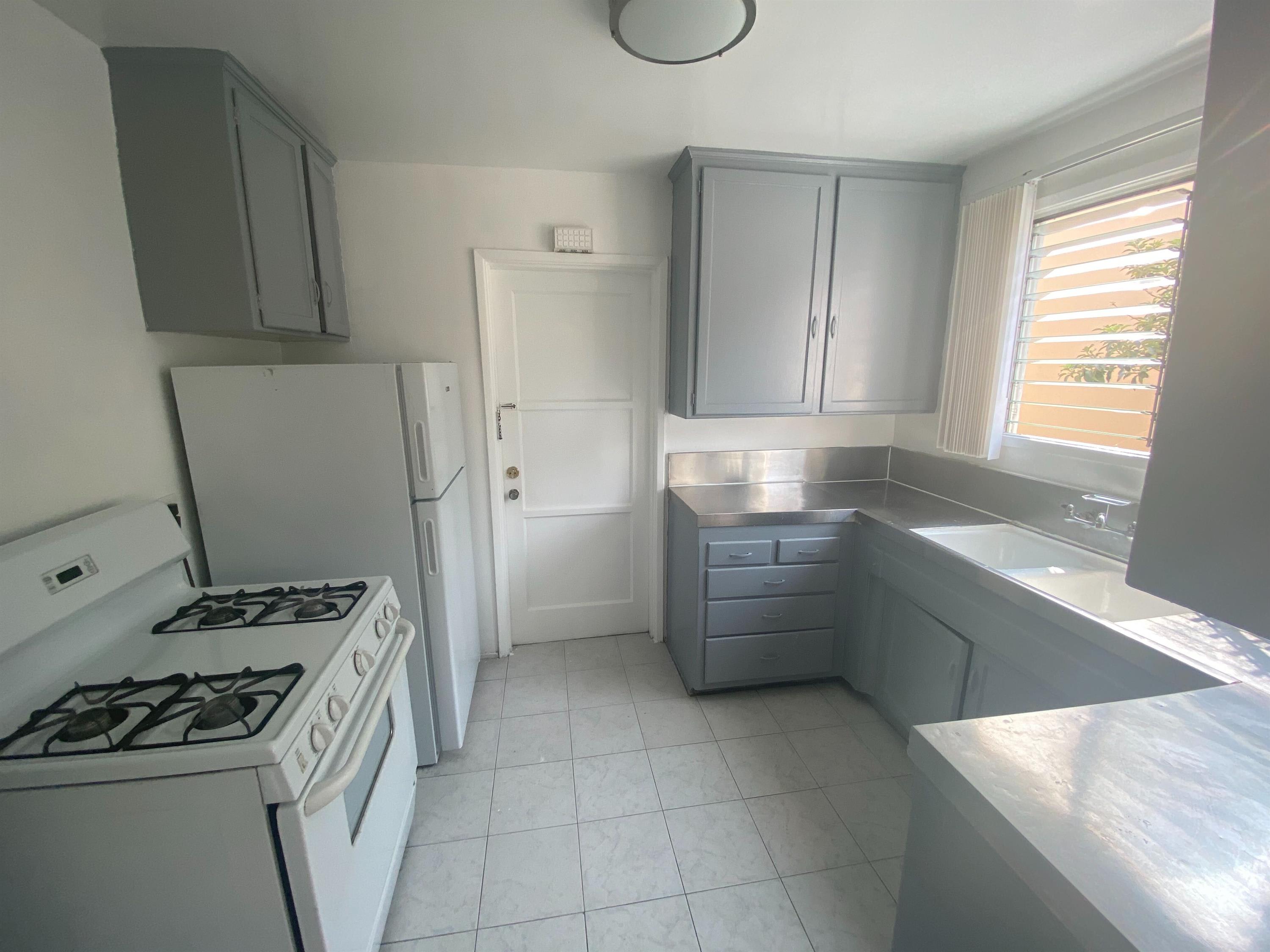 2471 Silver Lake Blvd.B – photo 2