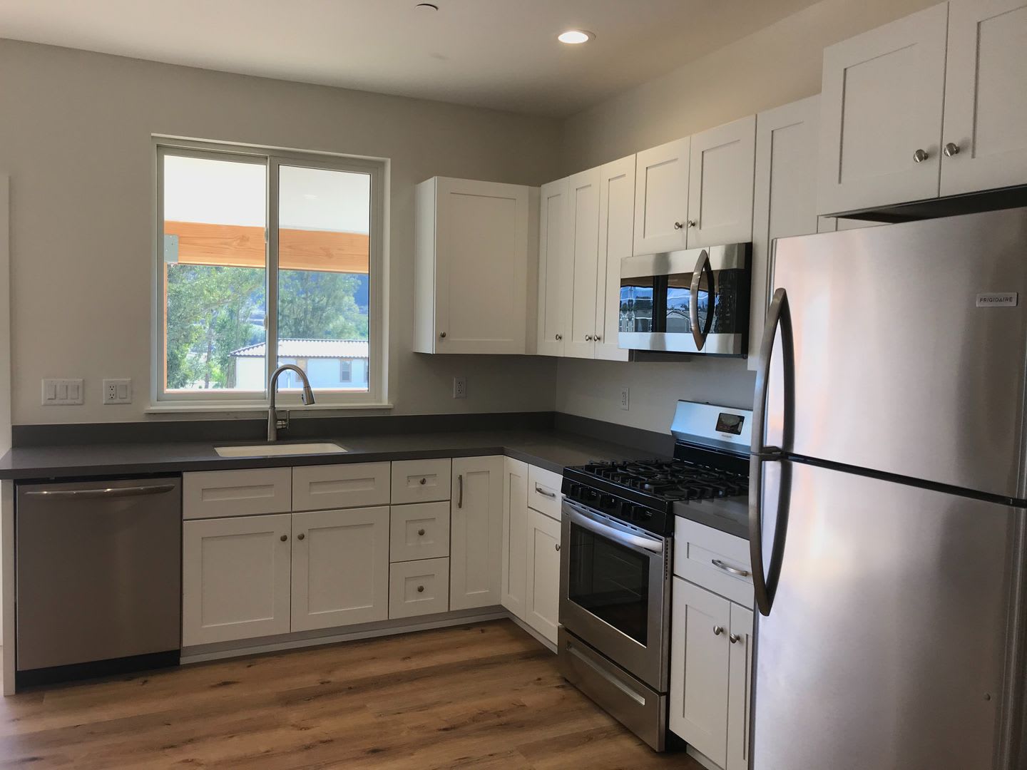 Upstairs Two Bedroom With Views – photo 2