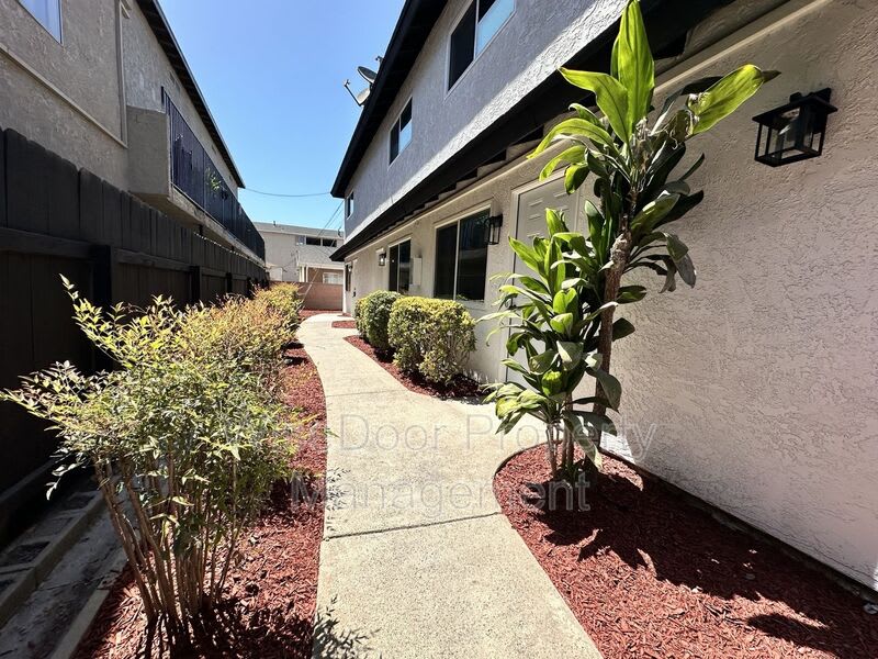 810 S Flower St. – photo 5