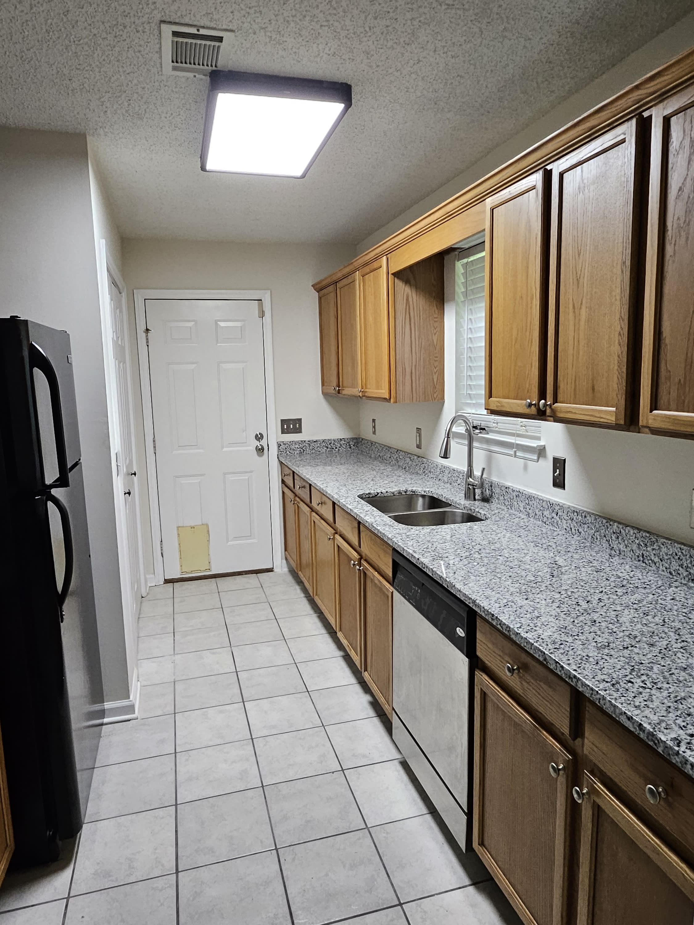 1151 Hunter Trail – photo 2