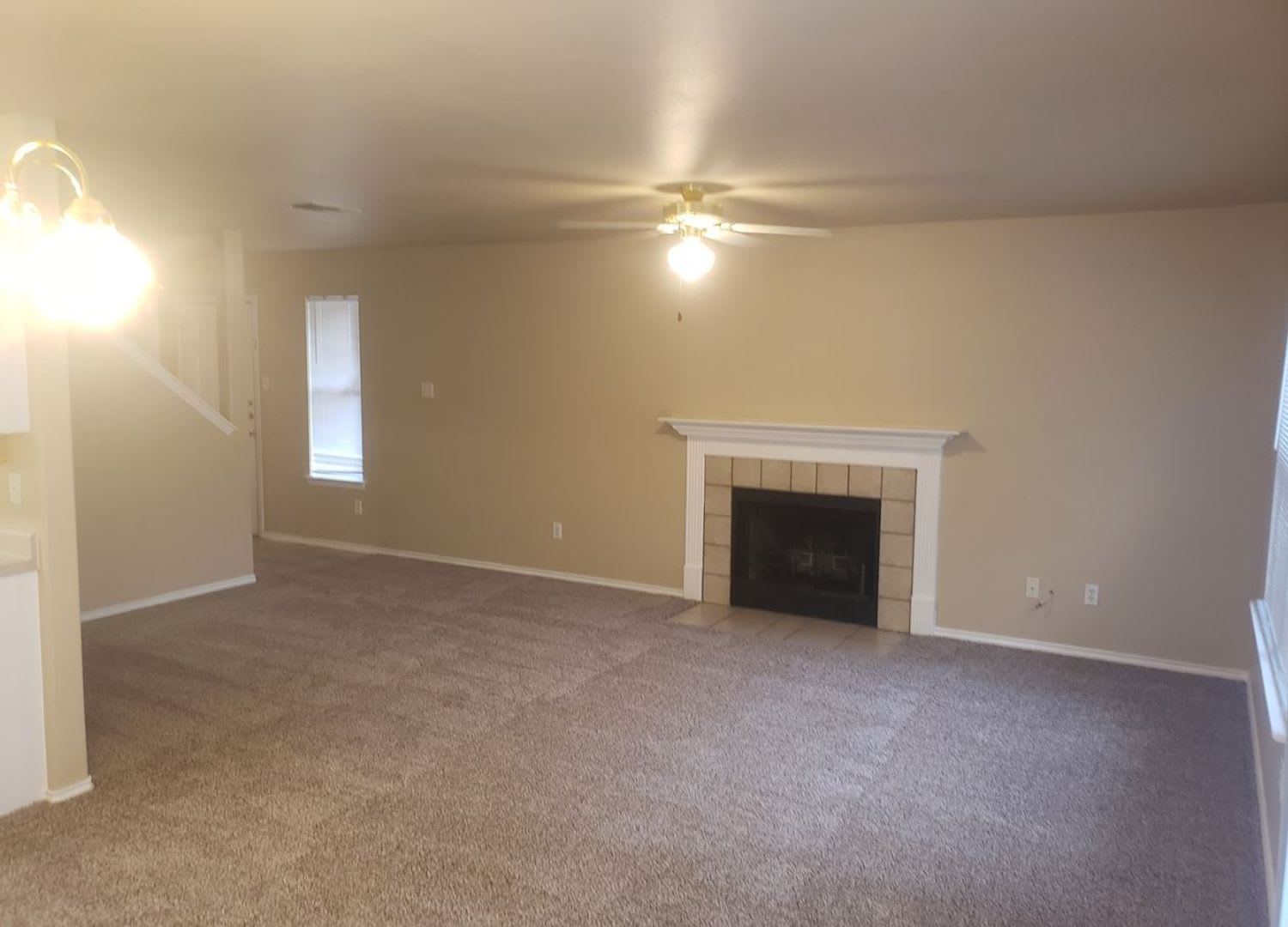 Medical Center! Available NOW! IMMACULATE well-maintained 3BD/2.1BA Townhome – photo 5