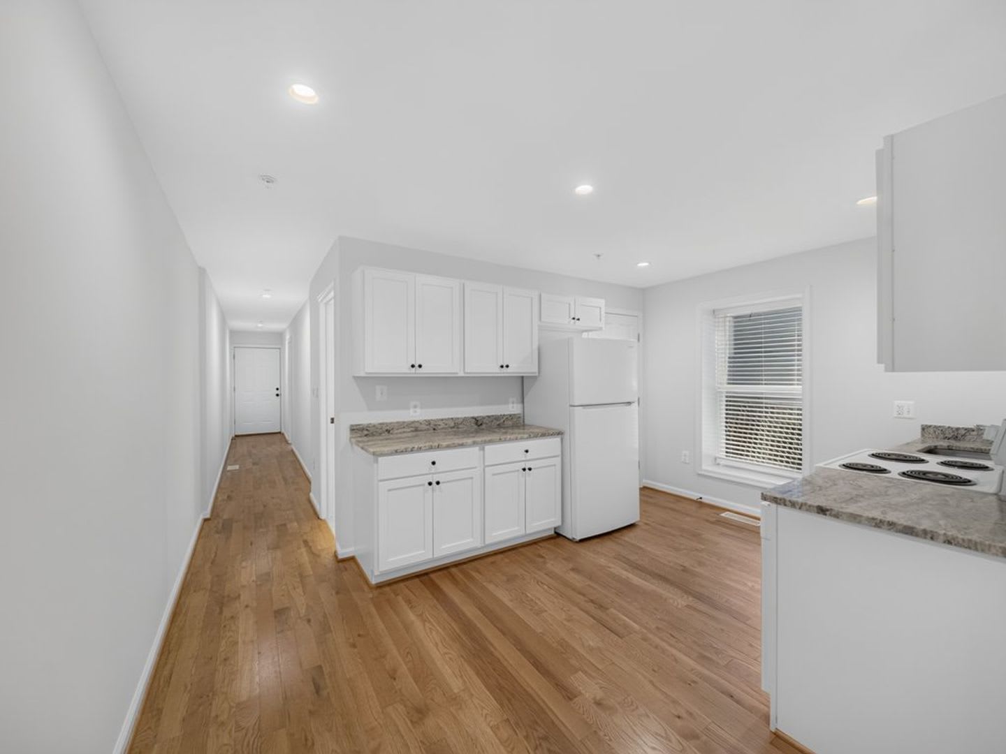 Newly Built 4BR/3BA Two-Level Townhome with Parking – photo 5