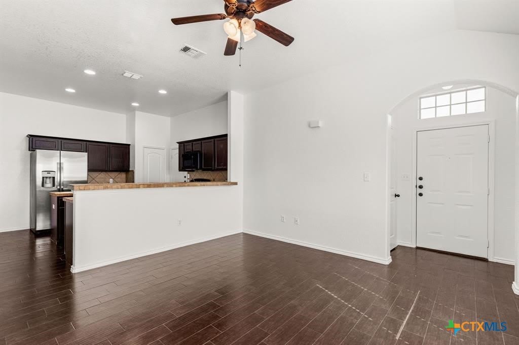 586 Creekside Circle – photo 3
