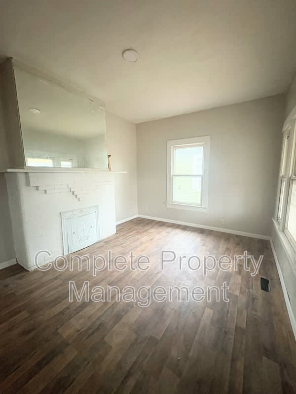 608 Fulton Avenue Southwest – photo 2