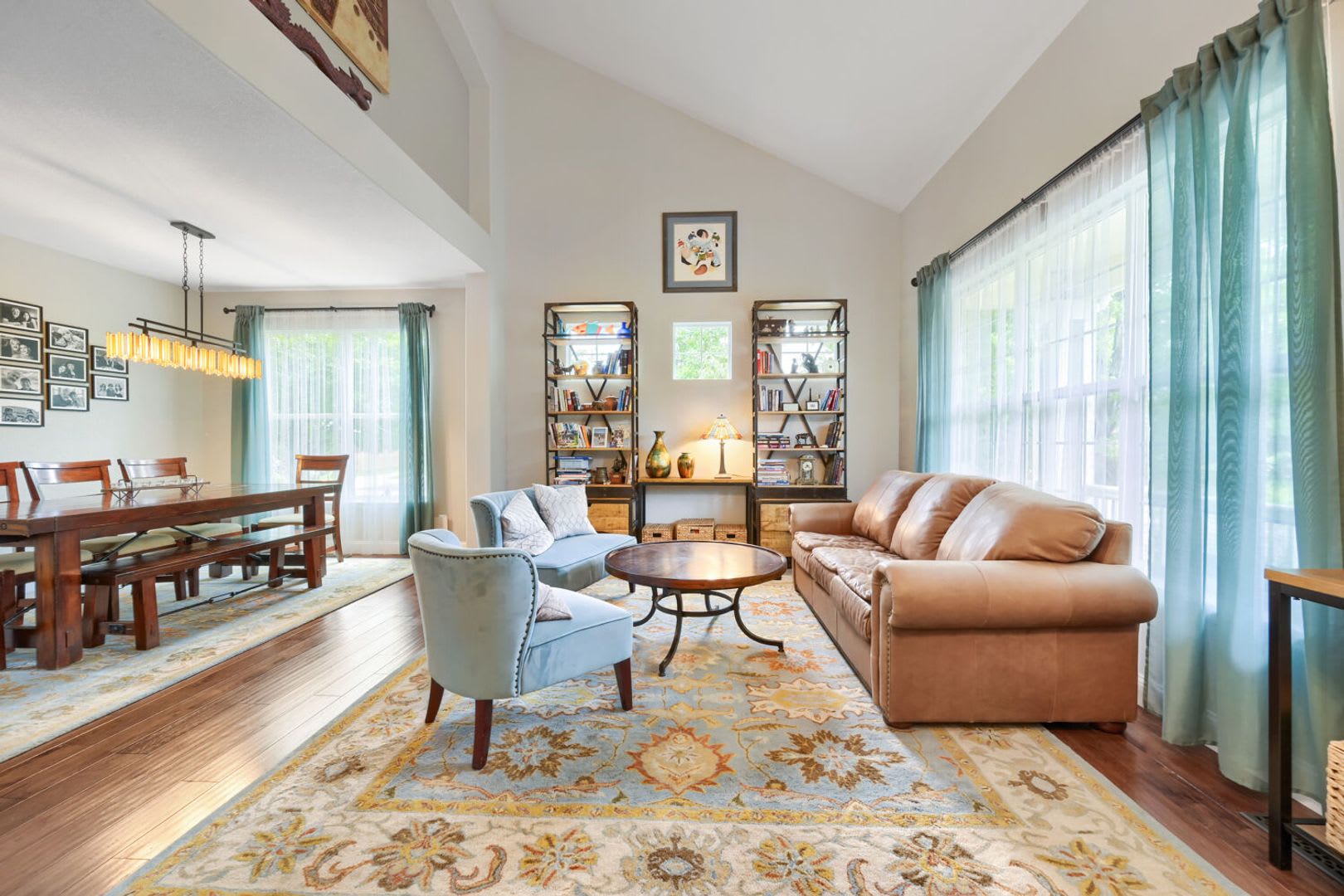 Stunning 4 bed, 4 bath on Corner Lot! Available Mid-August! – photo 5