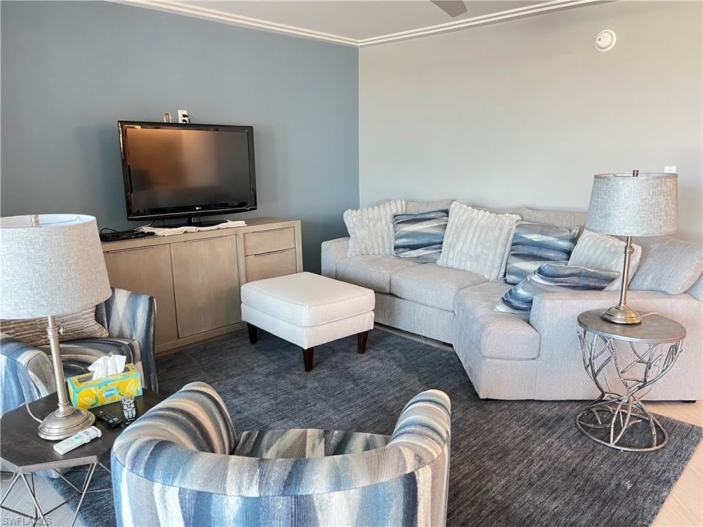 333 Harbour Dr – photo 2