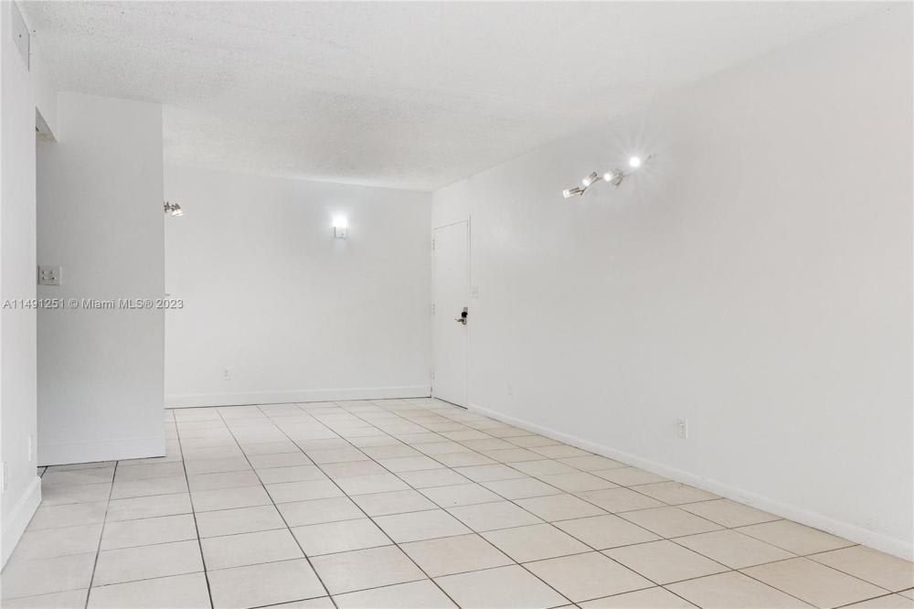 5841 Washington St – photo 4