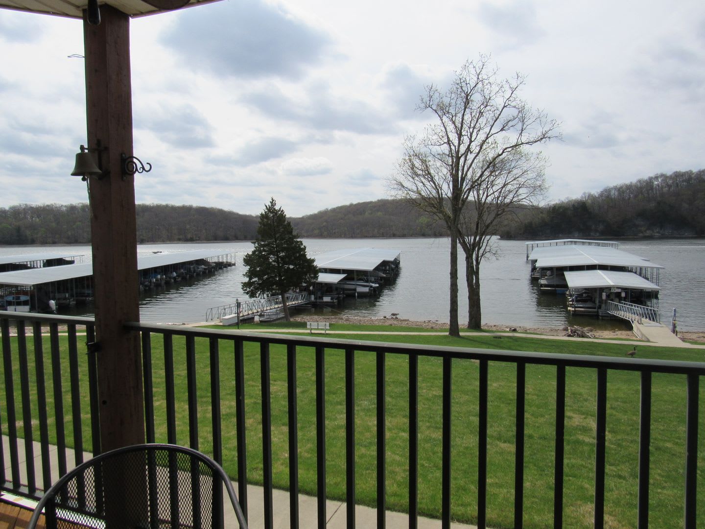 1 Bedroom Lakefront Condo For Rent – photo 4