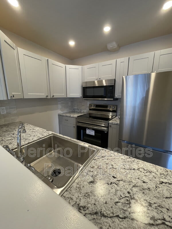 11880 Independence Avenue – photo 2