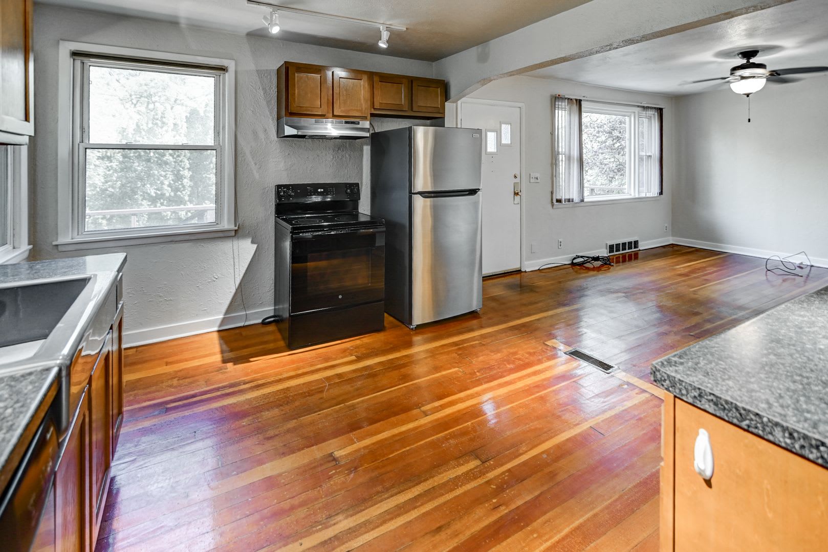 Charming 2-bed/1-bath Steps From Lake Monona – photo 4