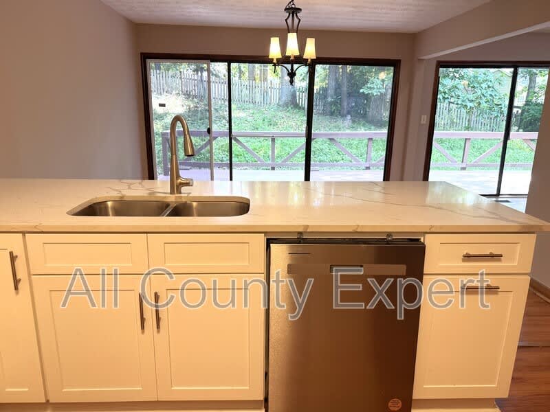 1302 Colony Drive – photo 5