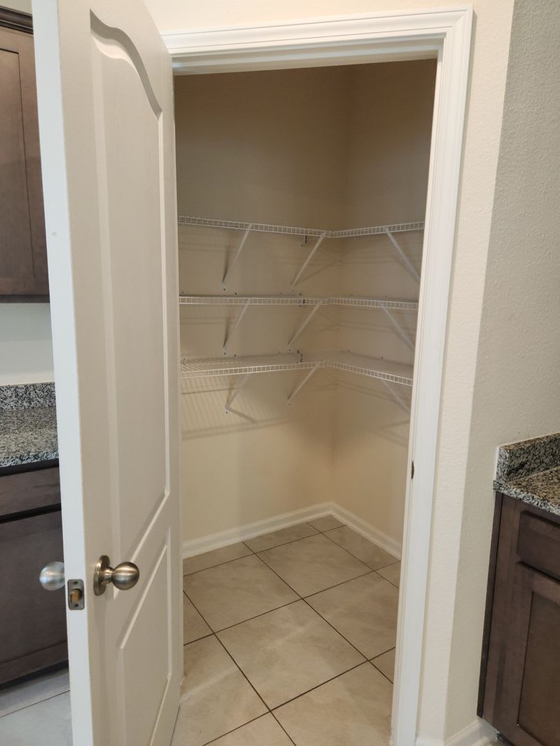 Perfect Location And Practically New – photo 5