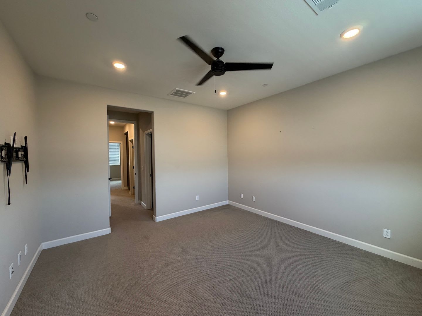 Spacious Chula Vista Home with Two-Car Garage, CommunityPool, Park, and Central Air – photo 3