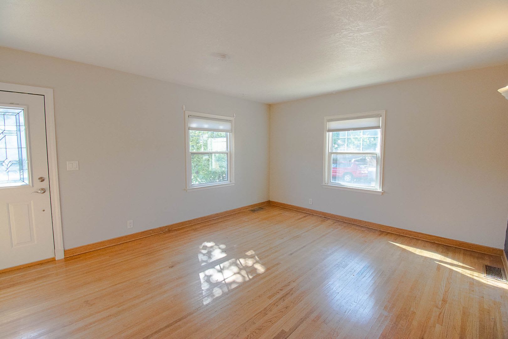 Charming 3-Bedroom 1-Bath Home Available For Rent – photo 3