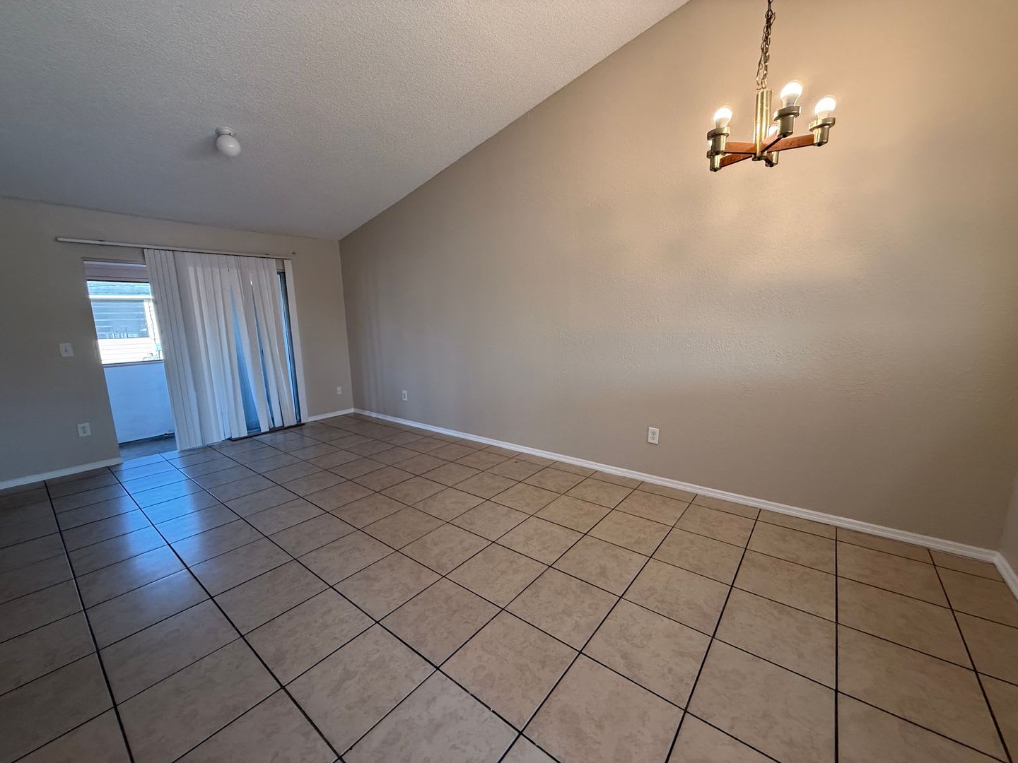 IMMEDIATE MOVE IN!!!!!Cute 2 Bed / 2 Bath – photo 3