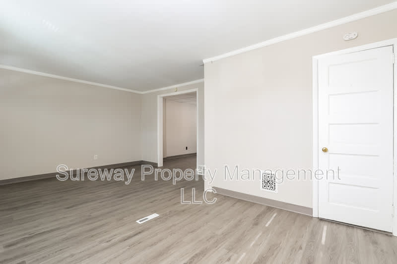 8 West 8th Street – photo 5
