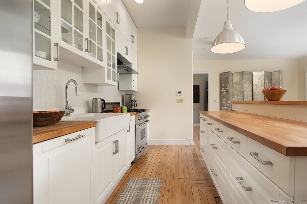 31 Sharon Road – photo 4