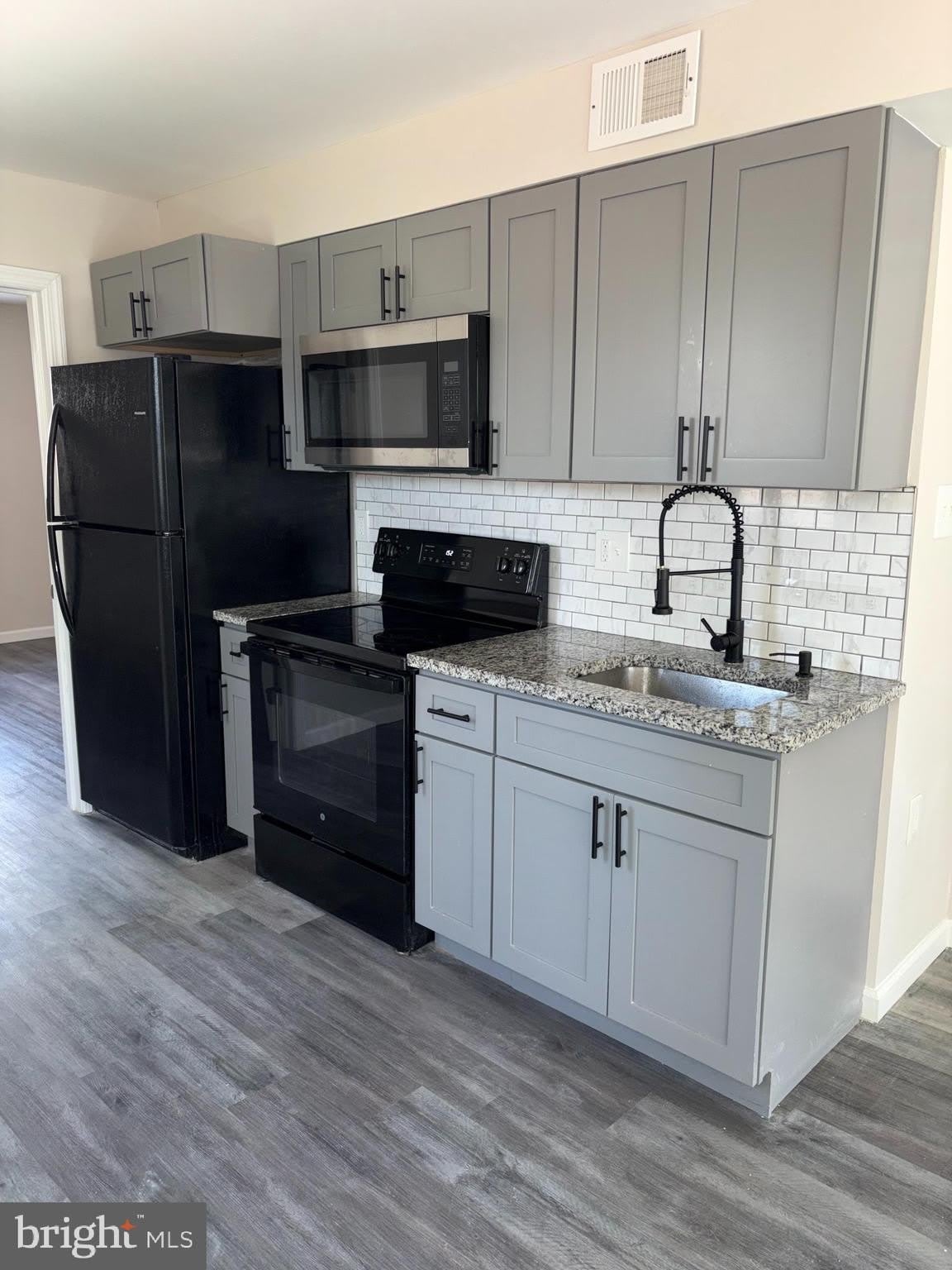 105 DEVEREAUX Avenue – photo 1