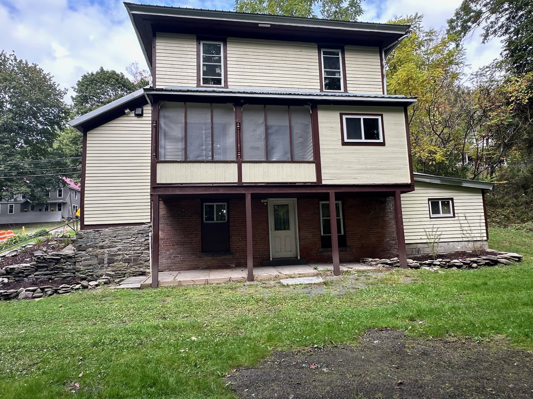 318 E Main St – photo 1