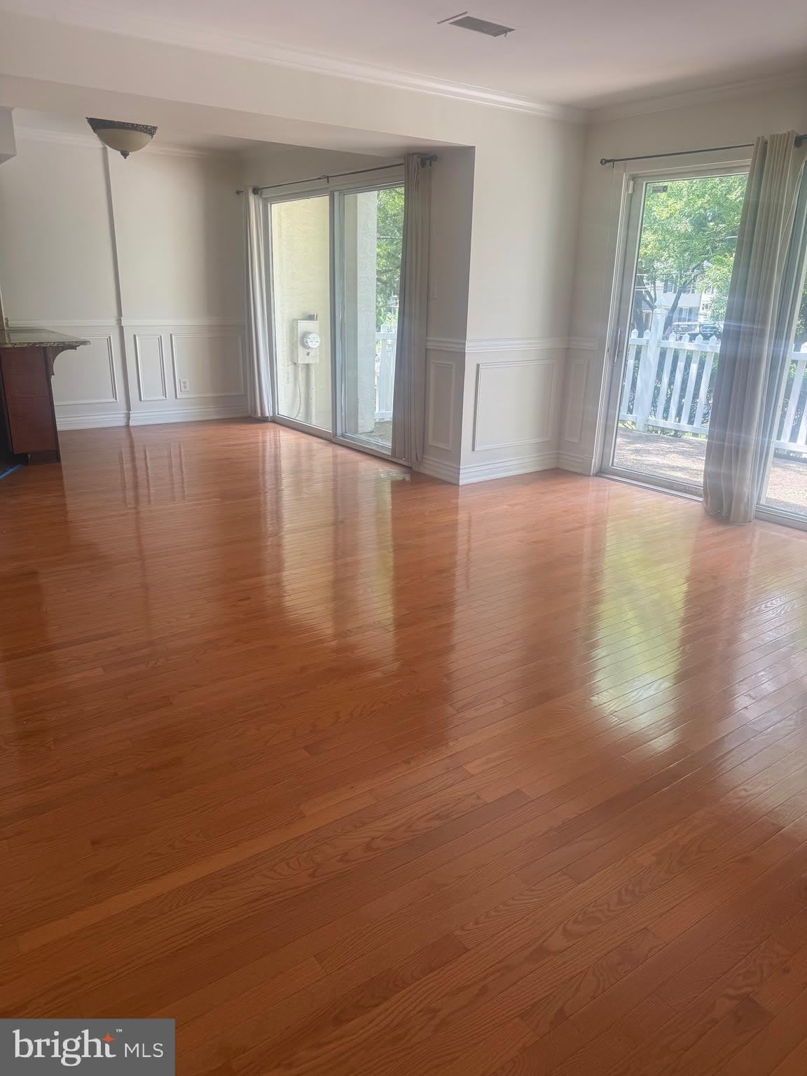 105 MONTROSE Avenue – photo 4