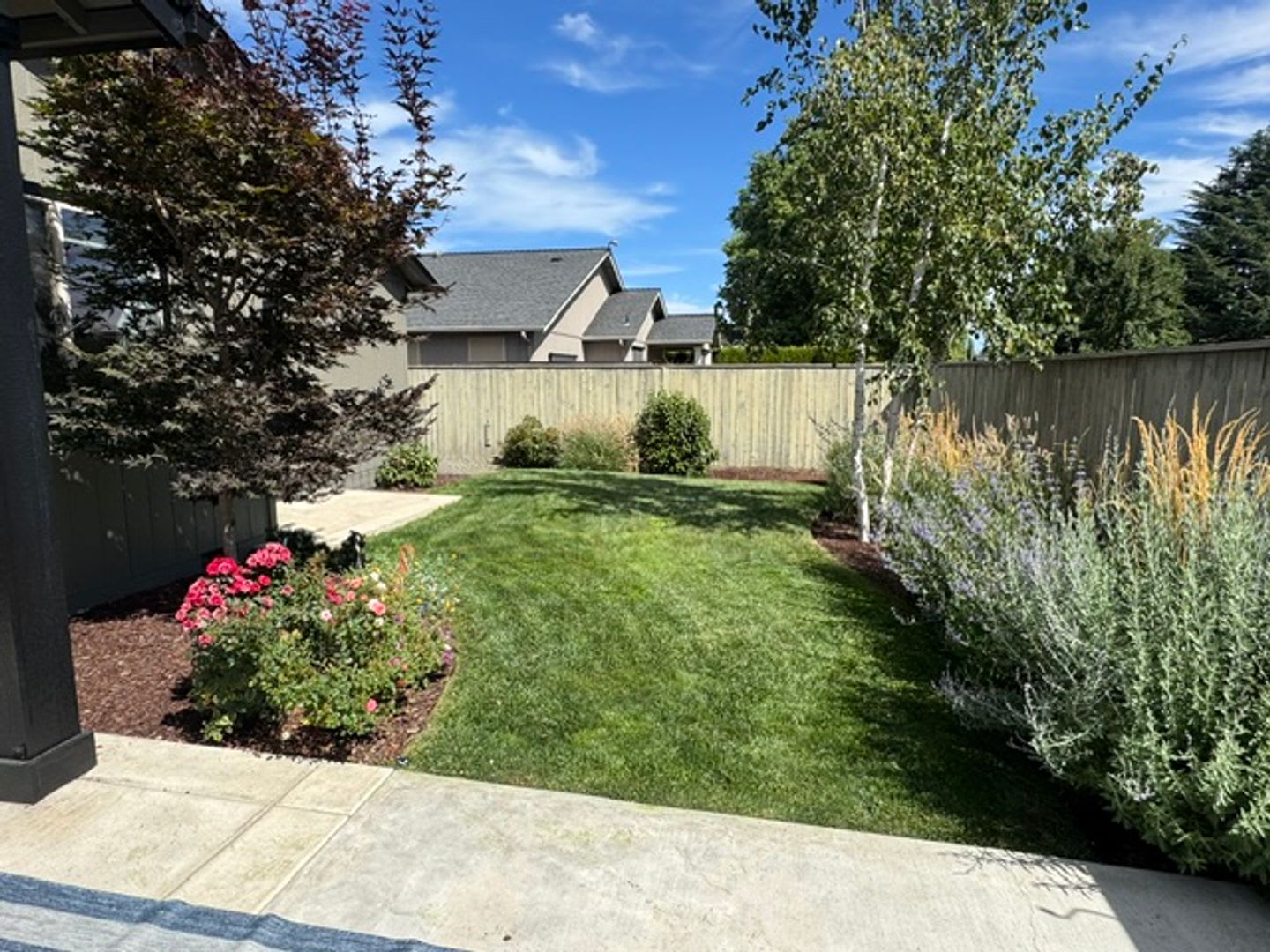SPACIOUS & BEAUTIFUL 3-BEDROOM HOME WITH CENTRAL A/C & FIREPLACE! – photo 3