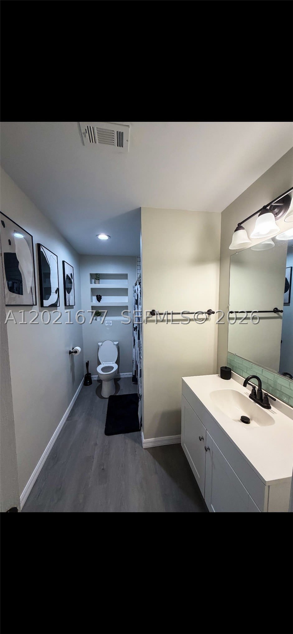 370 Hand Ave – photo 3