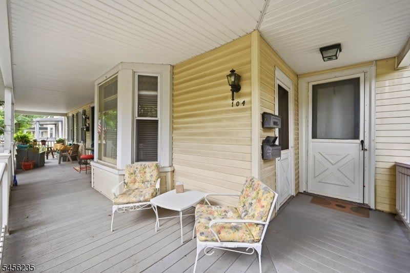 104 Maple Ave – photo 2