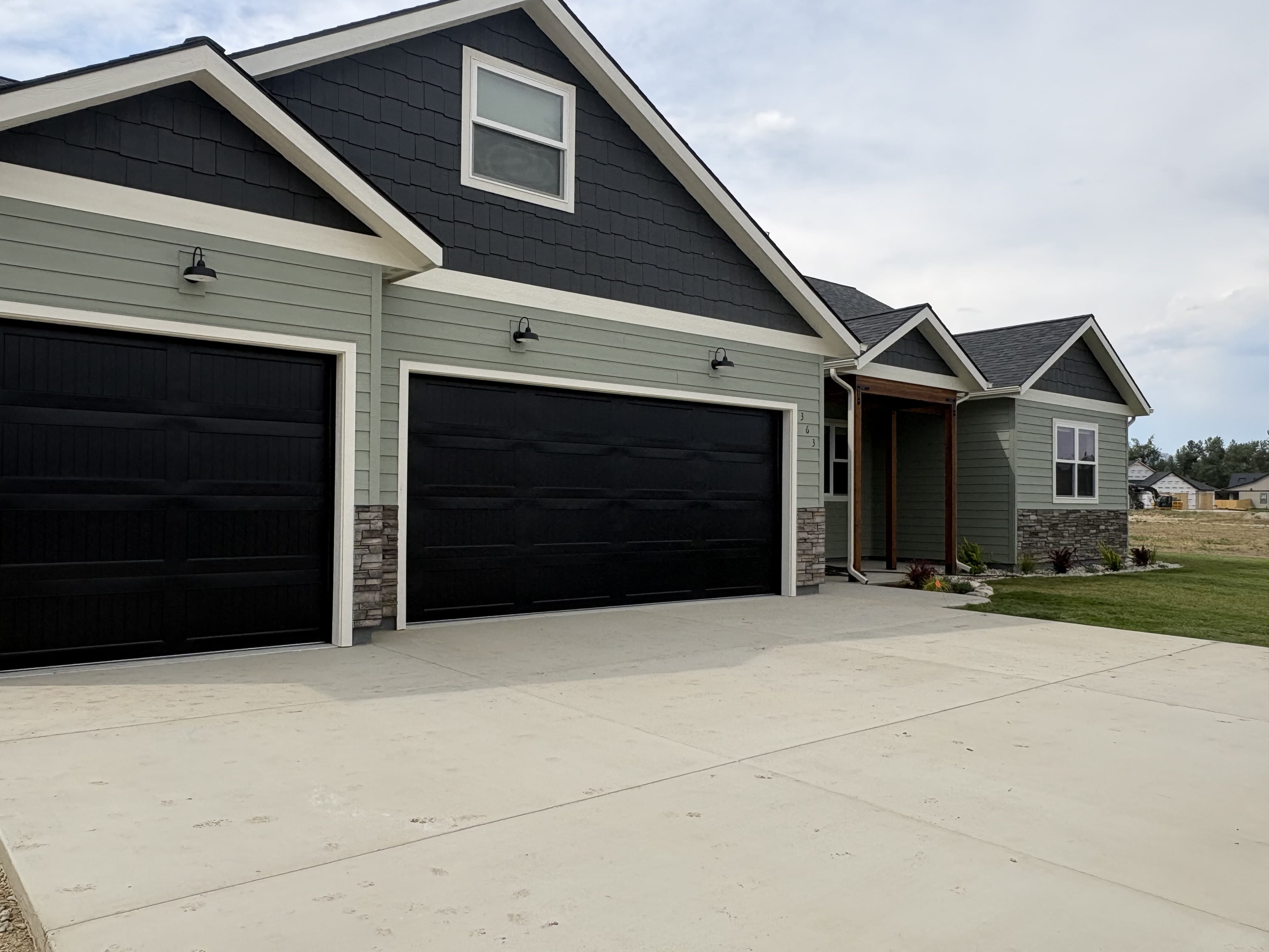 363 Buckaroo Blvd – photo 2