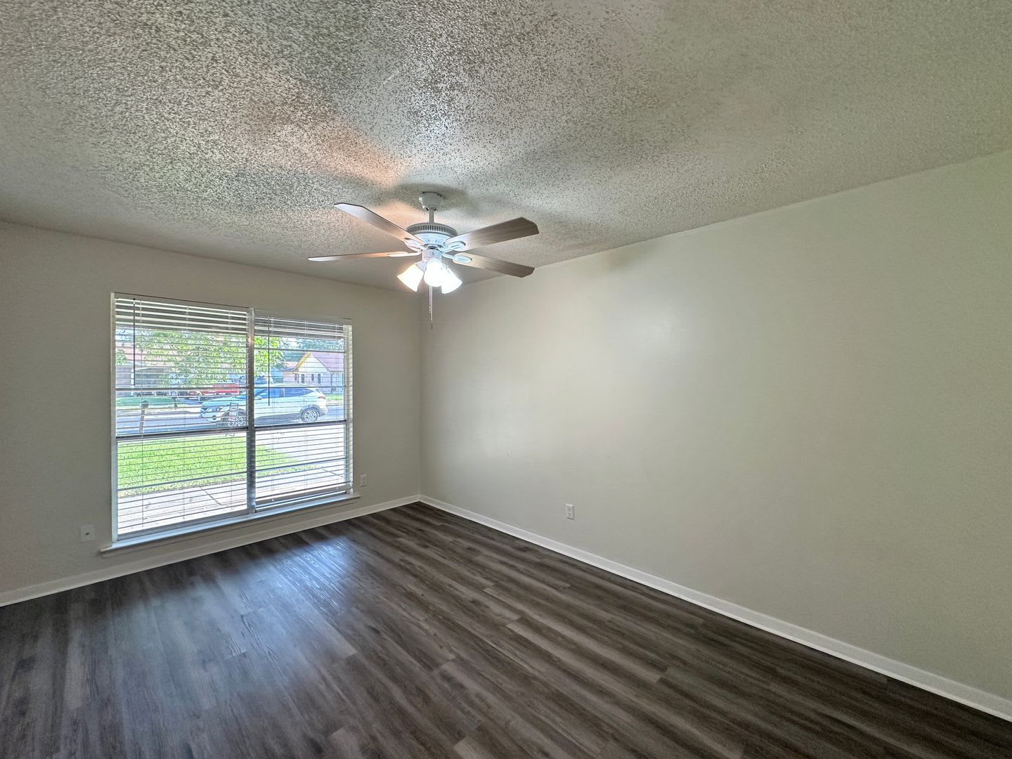 Price Drop + 1/2 Off 1st Months Rent! Small Pets Accepted! – photo 2