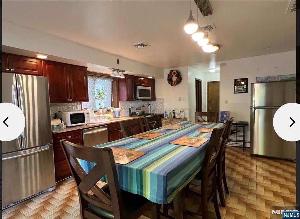 653 Maple Avenue – photo 5