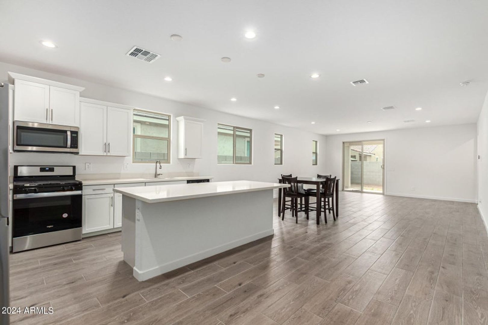 Spacious 3 bed 3 bath Single Story in Avondale – photo 4