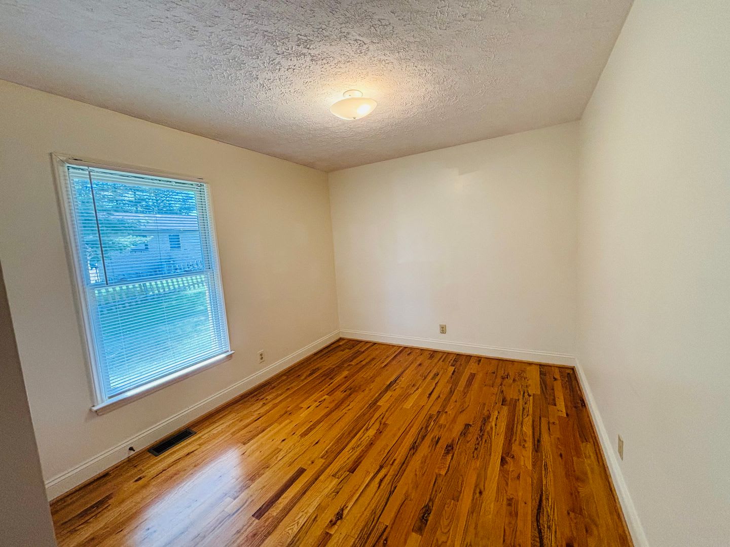 3 Bedroom 2 Bath Duplex – photo 4