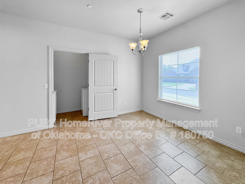 909 SW 92nd St – photo 5