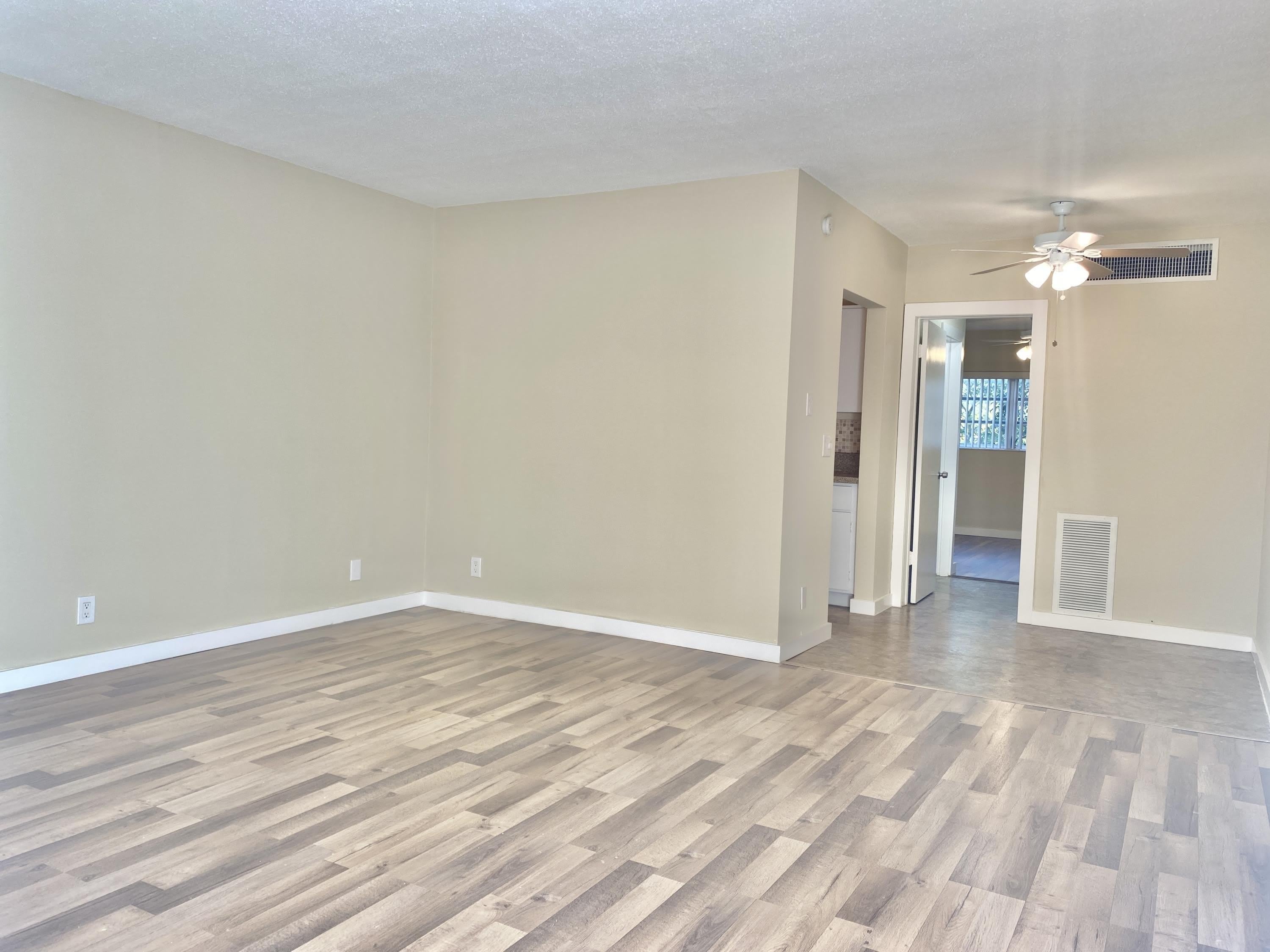 2303 S Federal Highway – photo 1