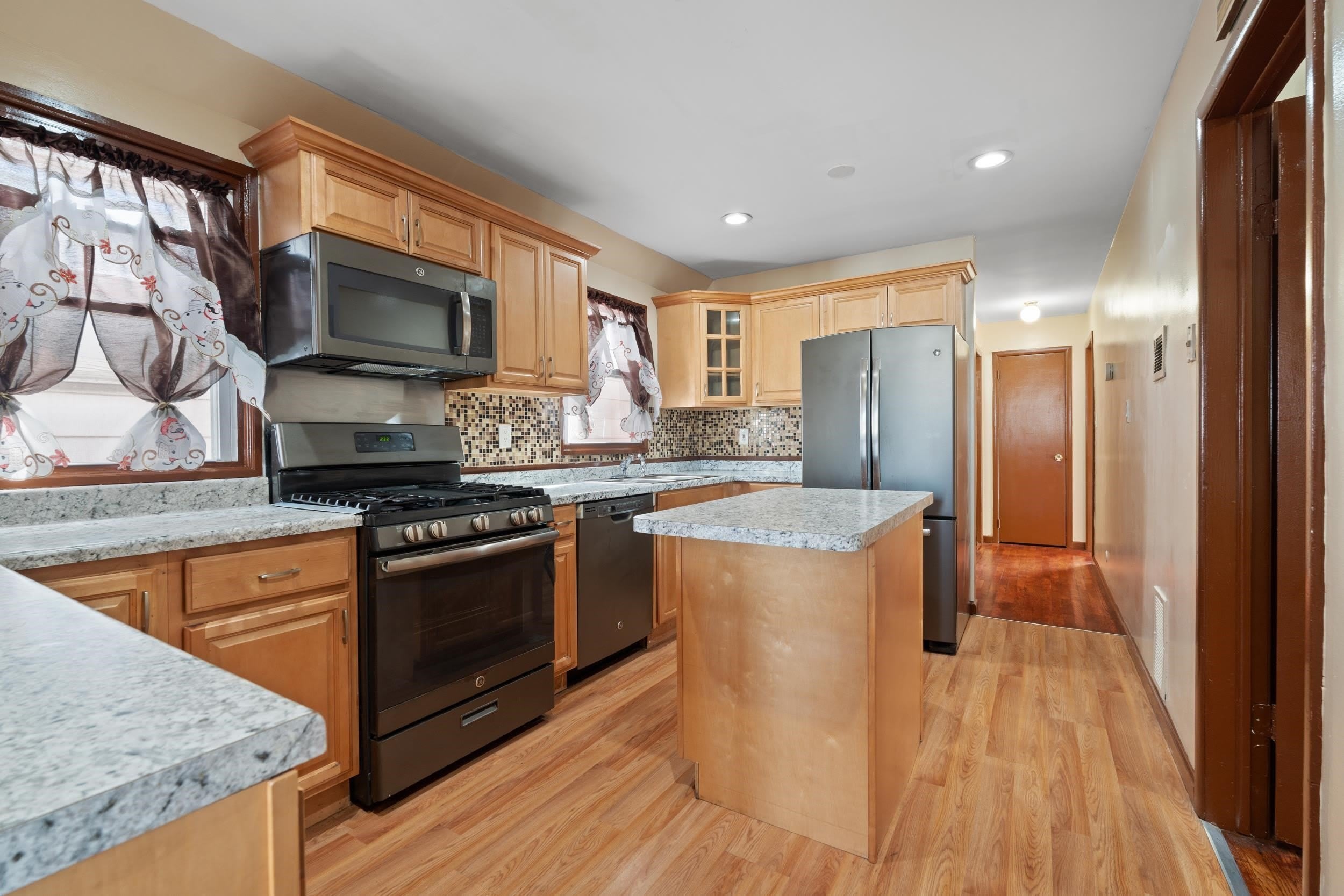 387 CATOR AVE – photo 5
