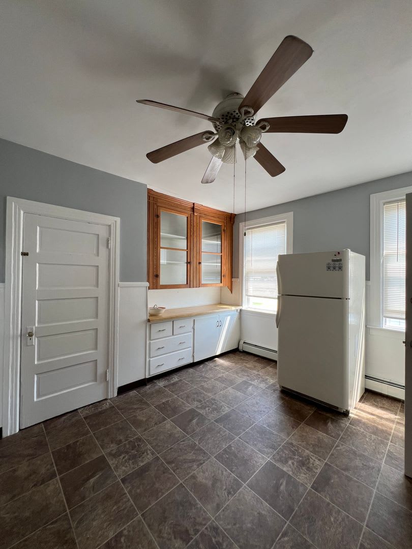 Spacious 2 Bed 1 Bath In Knightsville – photo 3