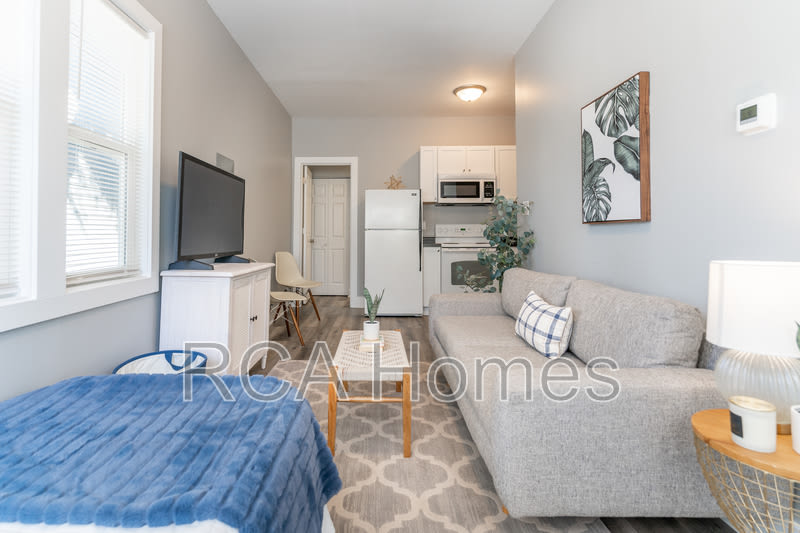 2831 North Kenwood Avenue – photo 3