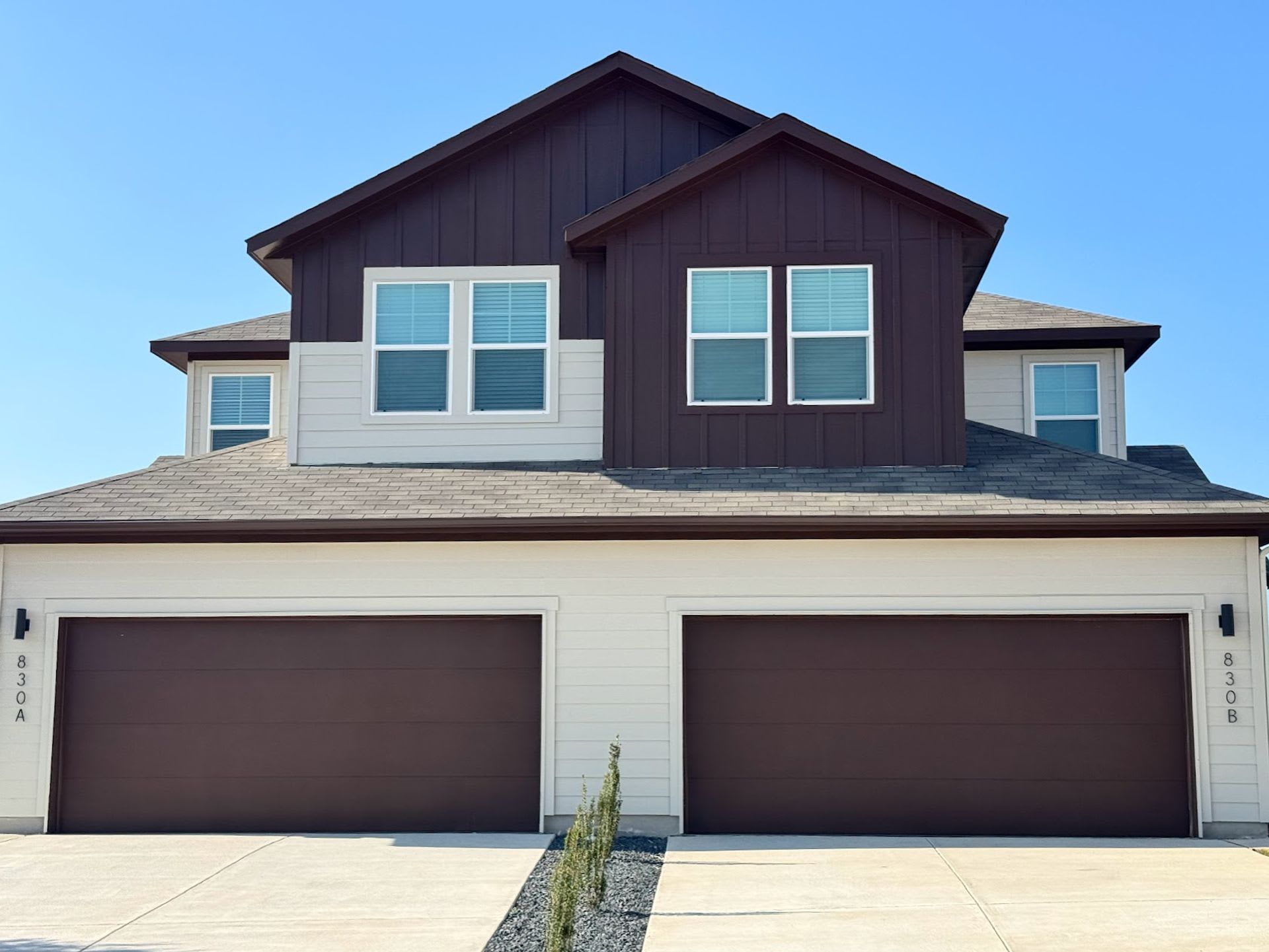 Fall in Love with this Luxury 1800 sf. Duplex – photo 1