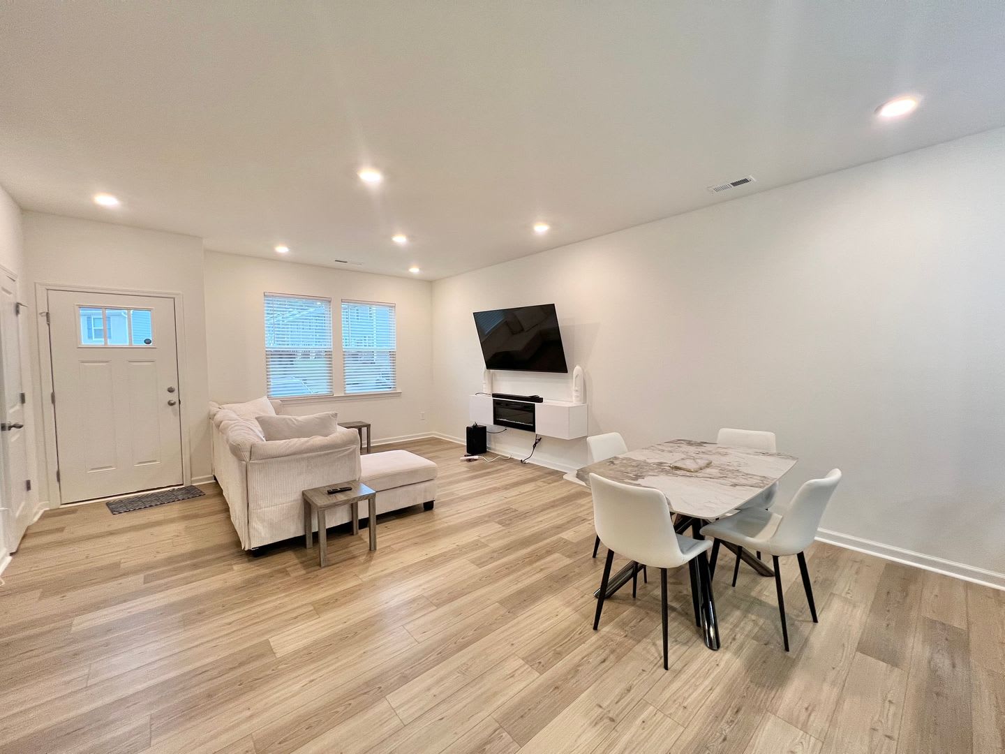 Offering Refundable Application Fees 100 Move In Promotion Luxurious Newly Built 3Bd 2 5Ba Raleigh Townhome With Modern Features And Easy Access To I 40 And Downtown Raleigh – photo 4