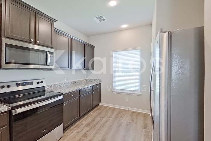 712 Saint James Place – photo 4
