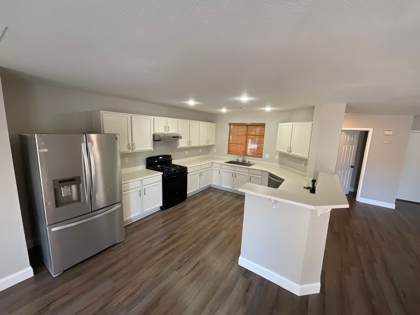 Great 1 home, 3brs, 2bth, 2cg – photo 2
