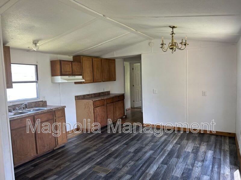 31 S. Oliver Dr. – photo 4