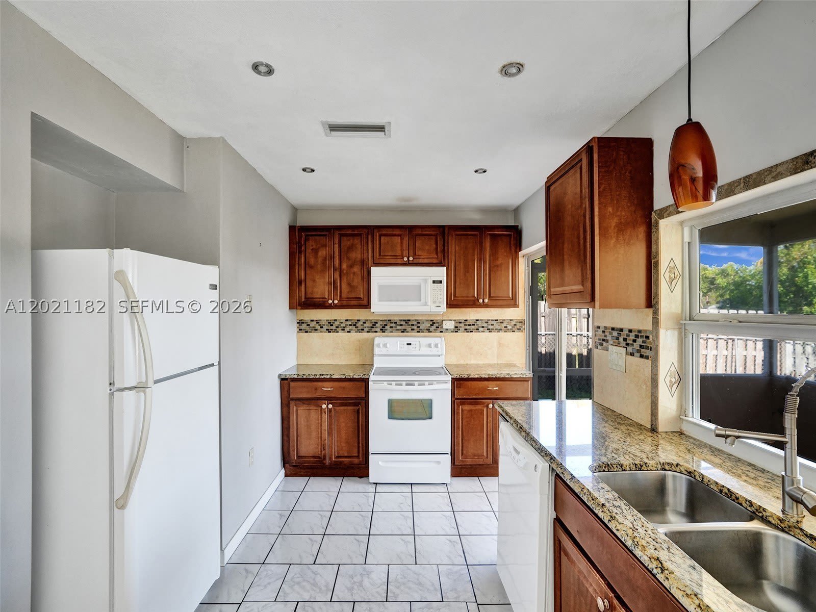 8550 NW 27th Pl – photo 5