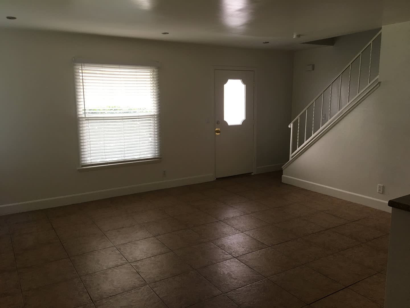 Near UNLV. Cozy 2 bedroom townhouse with all appliances – photo 3
