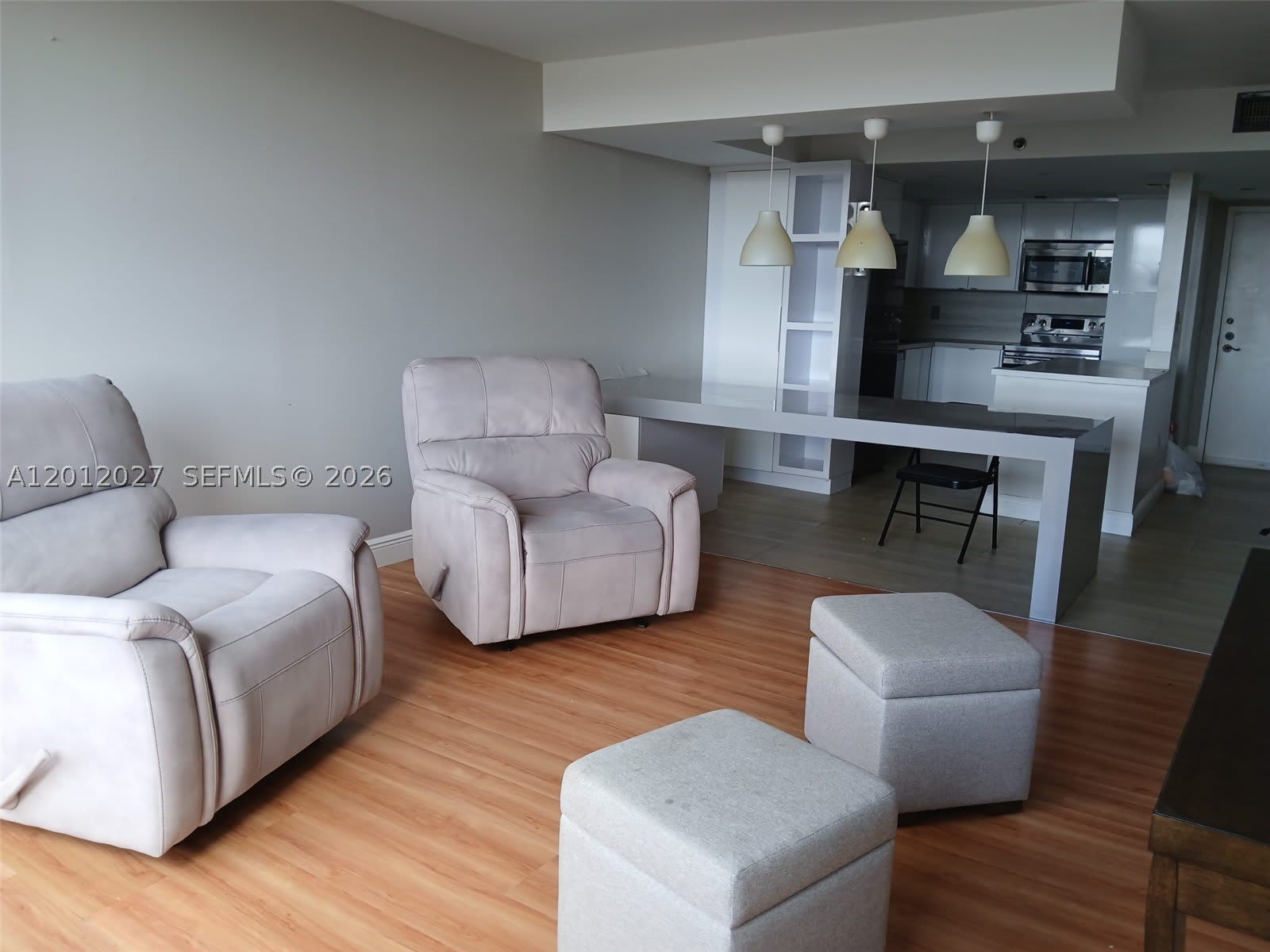 1100 Saint Charles Pl – photo 1